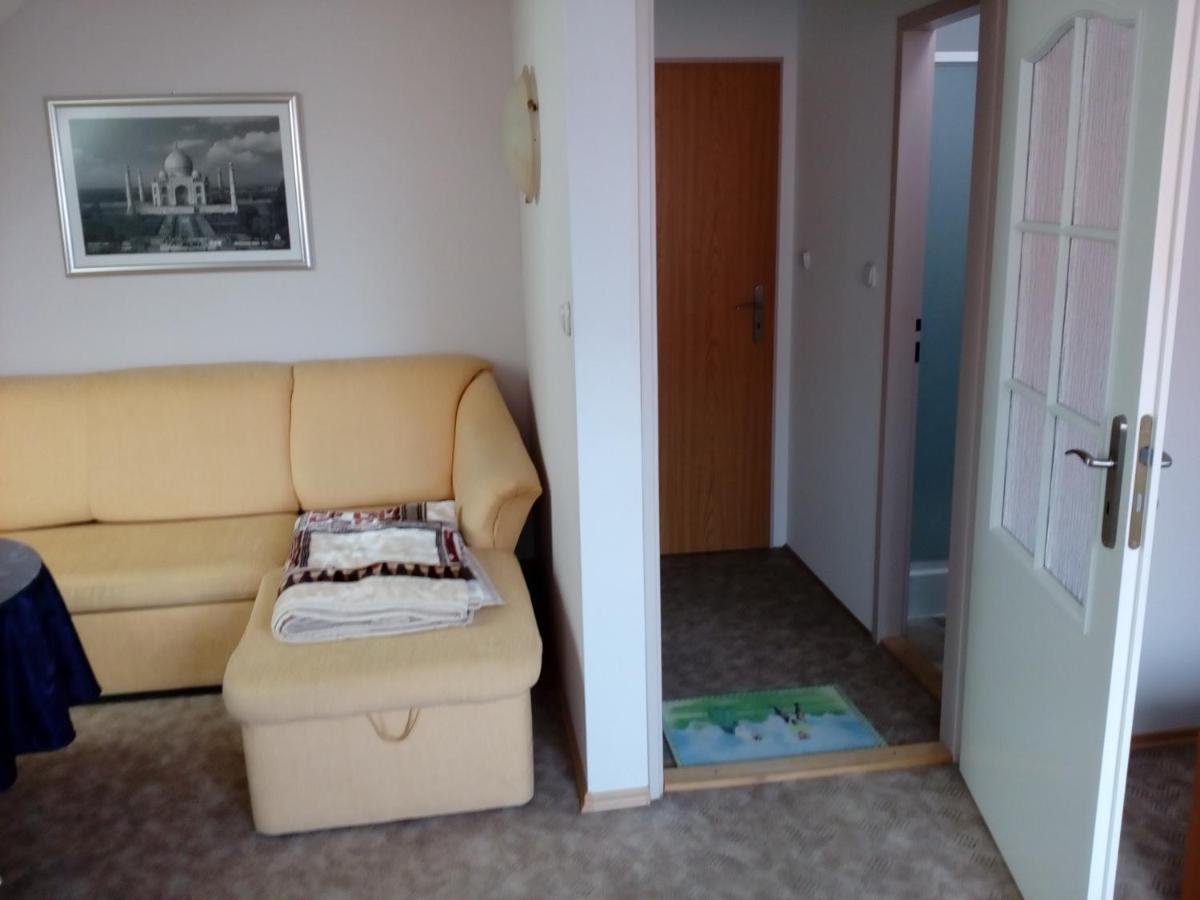 Bed and Breakfast Platanus Beckov Exterior foto