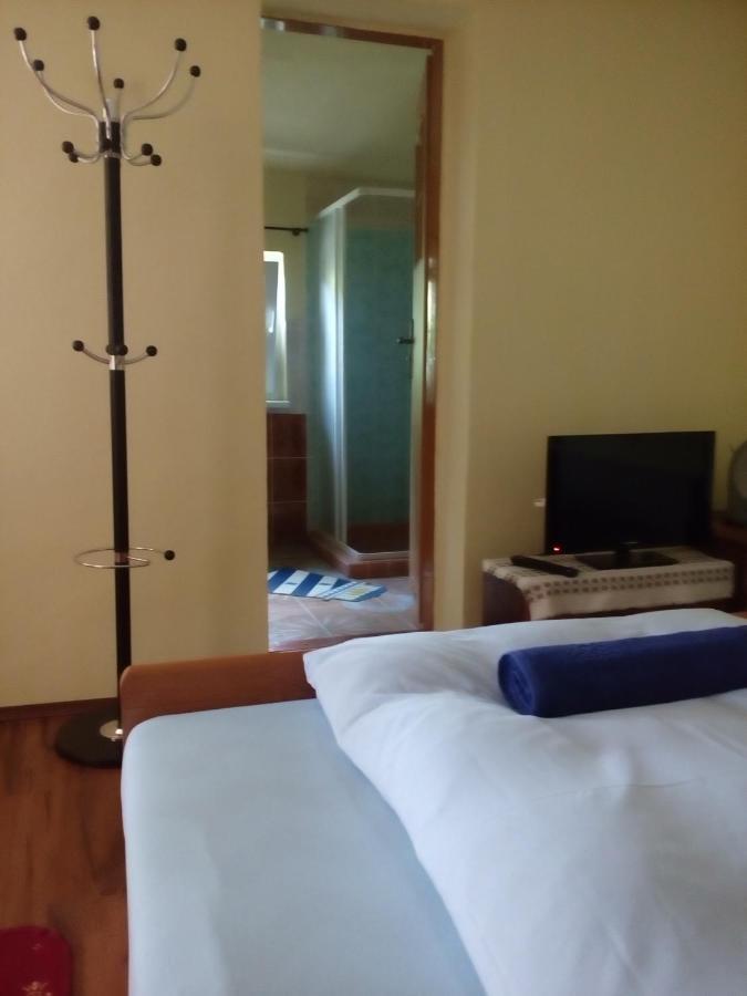 Bed and Breakfast Platanus Beckov Exterior foto