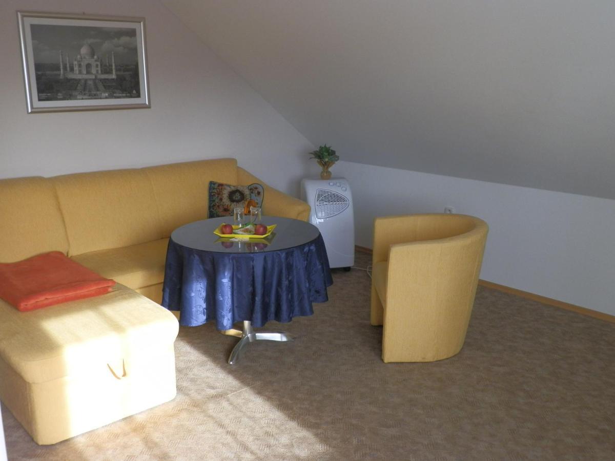 Bed and Breakfast Platanus Beckov Exterior foto