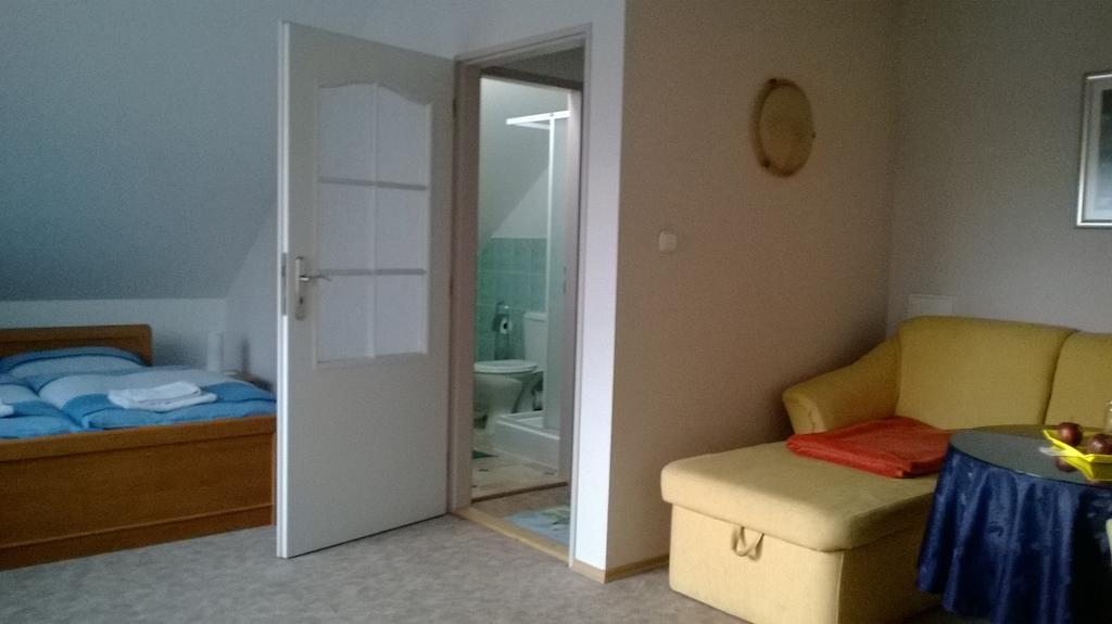 Bed and Breakfast Platanus Beckov Exterior foto